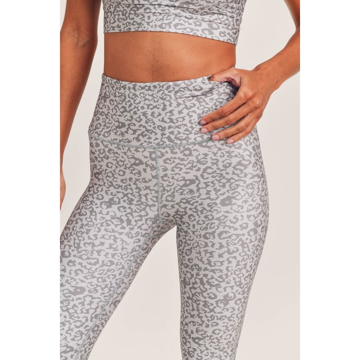 Silver leopard compression leggings – Ayden Rose